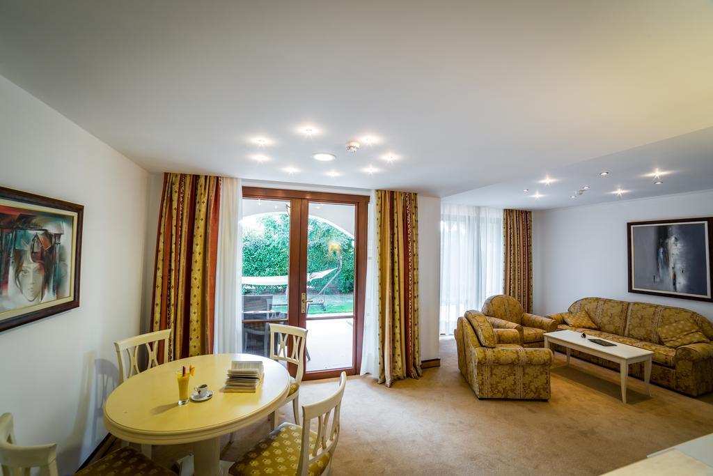 Helena VIP Villas&Suites - Half Board Sunny Beach Esterno foto